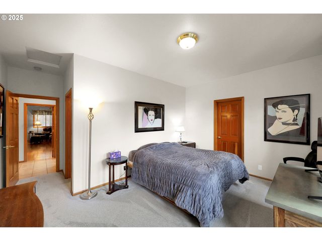 1789 LAKE SHORE Dr, Eugene, OR 97408
