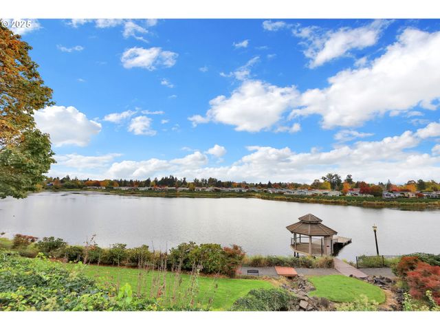 1789 LAKE SHORE Dr, Eugene, OR 97408