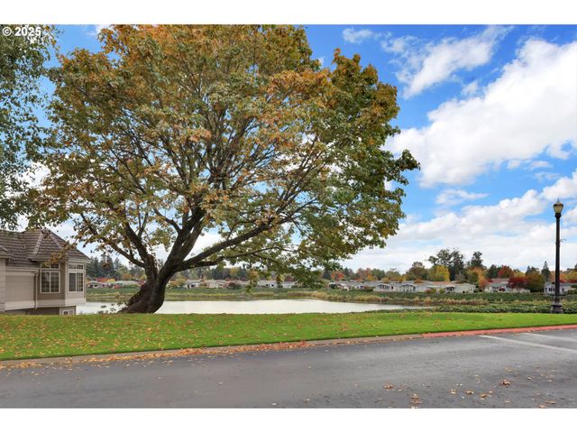 1789 LAKE SHORE Dr, Eugene, OR 97408