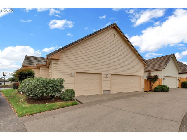 1789 LAKE SHORE Dr, Eugene, OR 97408