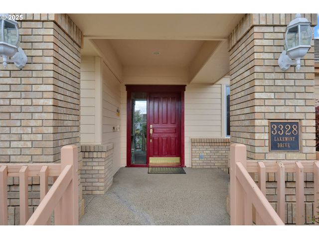 1789 LAKE SHORE Dr, Eugene, OR 97408