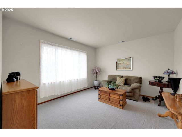 1789 LAKE SHORE Dr, Eugene, OR 97408