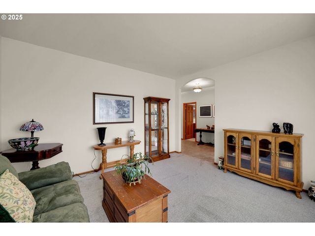 1789 LAKE SHORE Dr, Eugene, OR 97408