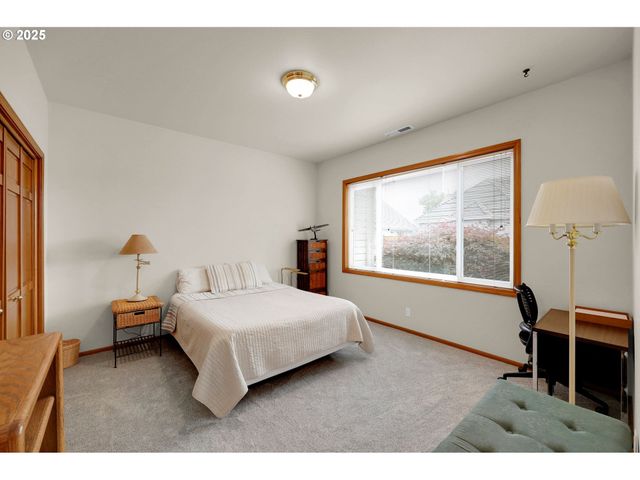 1789 LAKE SHORE Dr, Eugene, OR 97408