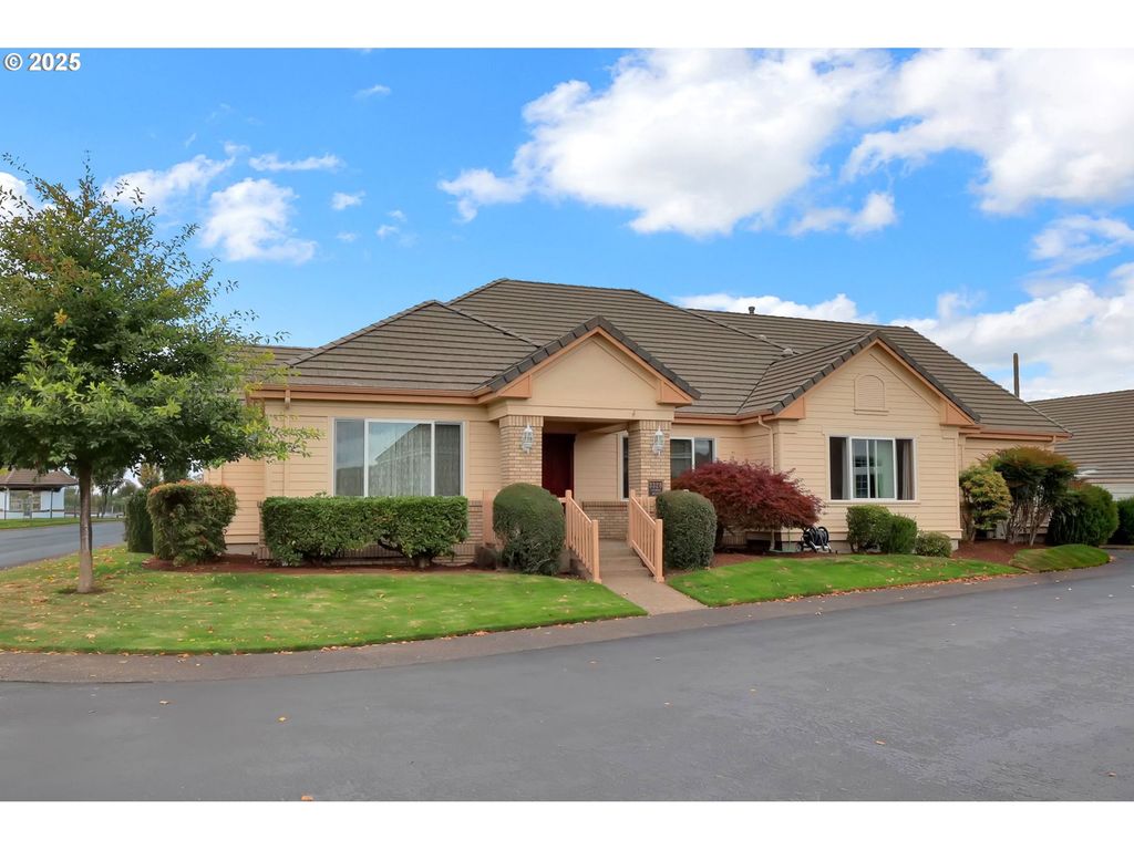 1789 LAKE SHORE Dr, Eugene, OR 97408