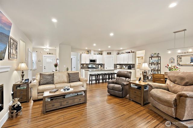 1522 N 4th Street, Mccleary, WA 98557