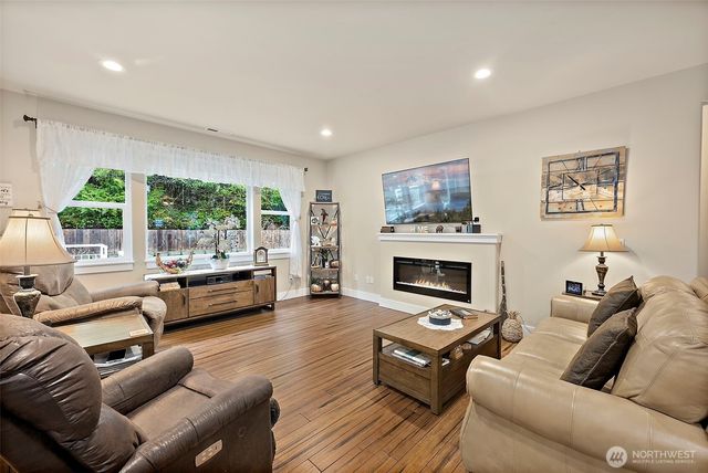 1522 N 4th Street, Mccleary, WA 98557