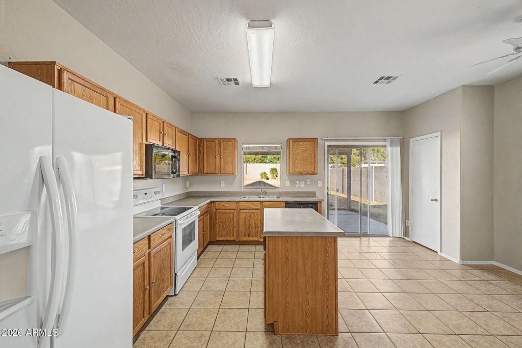 Image 7 of property listing at 2223 E ANDALUSIAN Loop, San Tan Valley, AZ 85140