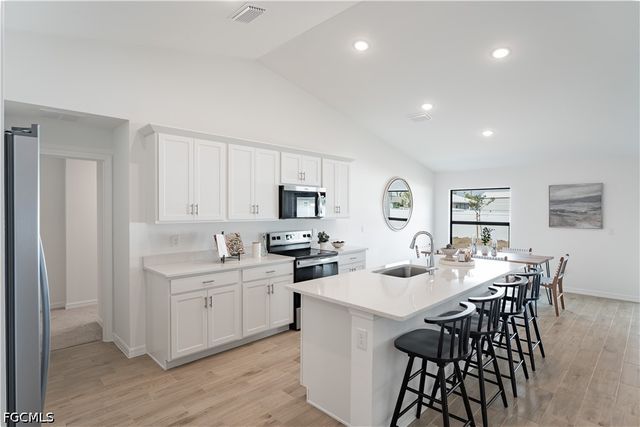 1906 NE 13th PL, Cape Coral, FL 33909