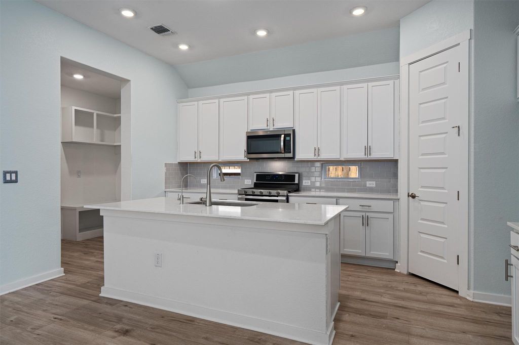 2100 Suncup ST, Leander, TX 78641
