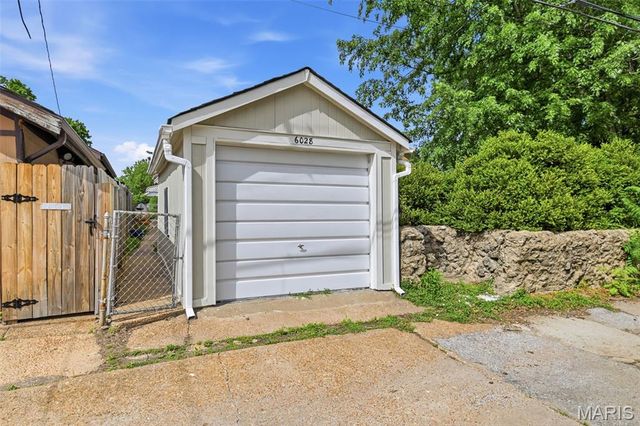 6028 Potomac Street, St Louis, MO 63139