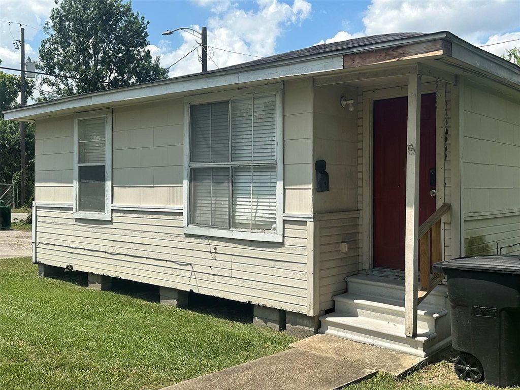 3923 Caplin Street, Houston, TX 77026