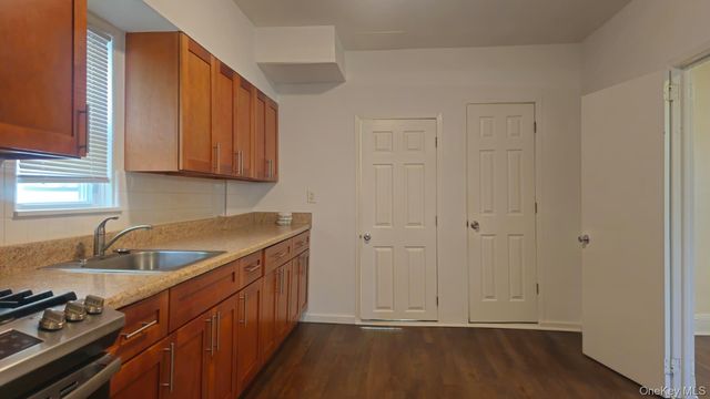 22 Ford Street 1, Glen Cove, NY 11542