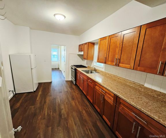 22 Ford Street 1, Glen Cove, NY 11542