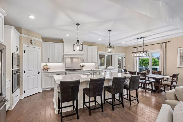 1610 Manchester Place, Waconia, MN 55387
