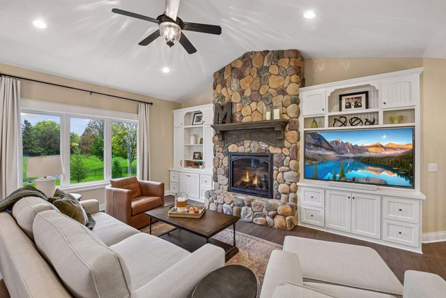 1610 Manchester Place, Waconia, MN 55387