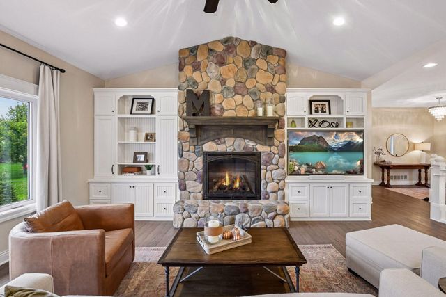 1610 Manchester Place, Waconia, MN 55387