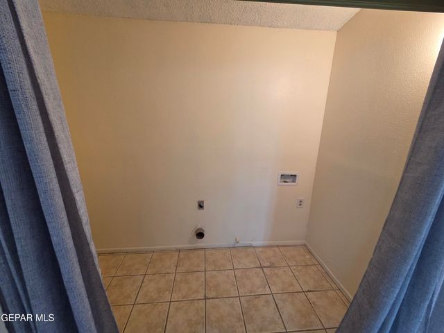 350 HOURGLASS Drive, El Paso, TX 79915