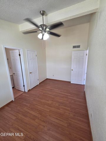 350 HOURGLASS Drive, El Paso, TX 79915