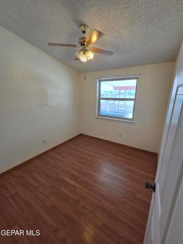 350 HOURGLASS Drive, El Paso, TX 79915