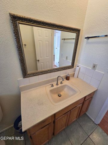 350 HOURGLASS Drive, El Paso, TX 79915