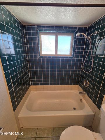 350 HOURGLASS Drive, El Paso, TX 79915