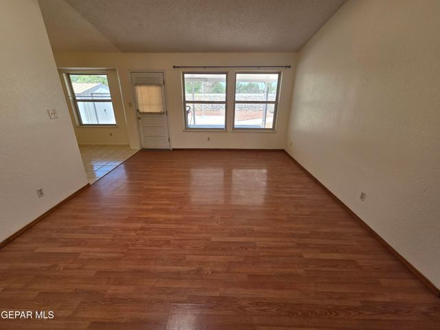 350 HOURGLASS Drive, El Paso, TX 79915