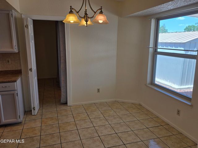 350 HOURGLASS Drive, El Paso, TX 79915