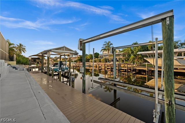 3795 Manatee DR, St James City, FL 33956