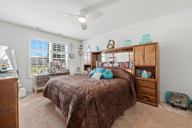 561 Autumn Circle, Pingree Grove, IL 60140