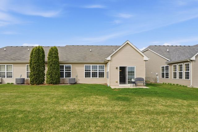 561 Autumn Circle, Pingree Grove, IL 60140