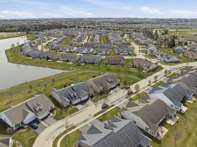 561 Autumn Circle, Pingree Grove, IL 60140