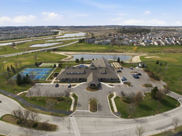 561 Autumn Circle, Pingree Grove, IL 60140