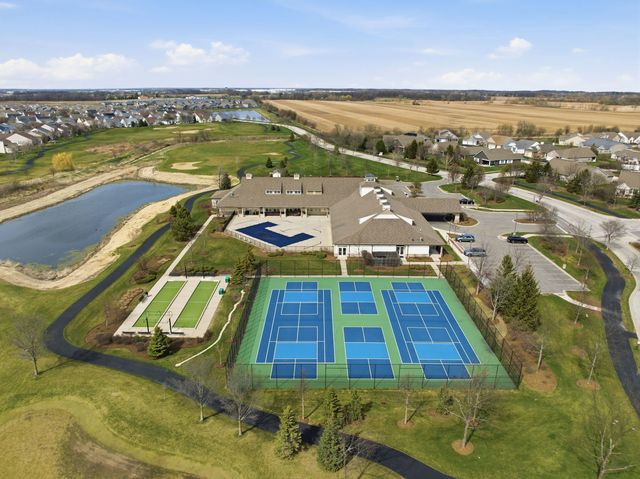 561 Autumn Circle, Pingree Grove, IL 60140