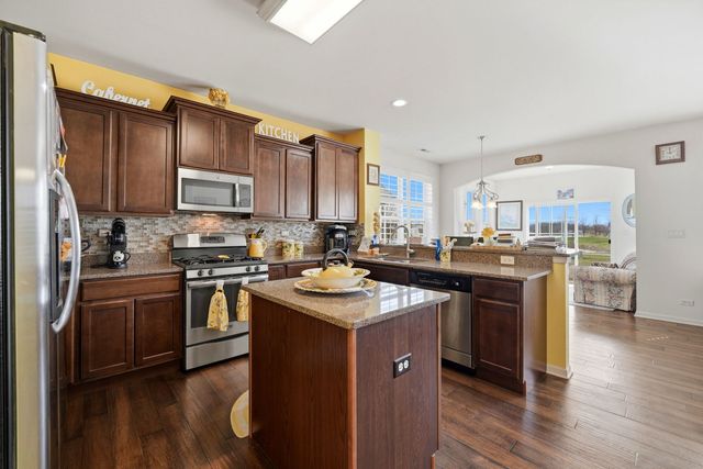 561 Autumn Circle, Pingree Grove, IL 60140