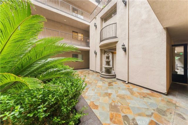 11218 Camarillo Street 404, Toluca Lake, CA 91602