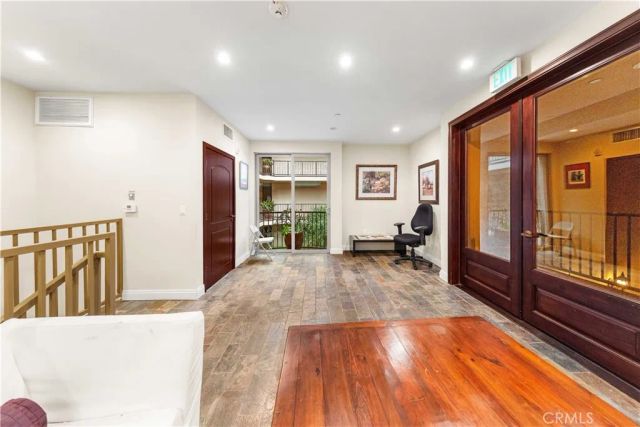 11218 Camarillo Street 404, Toluca Lake, CA 91602