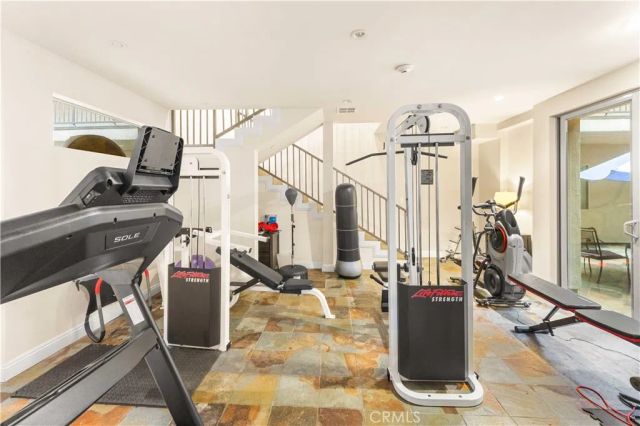 11218 Camarillo Street 404, Toluca Lake, CA 91602