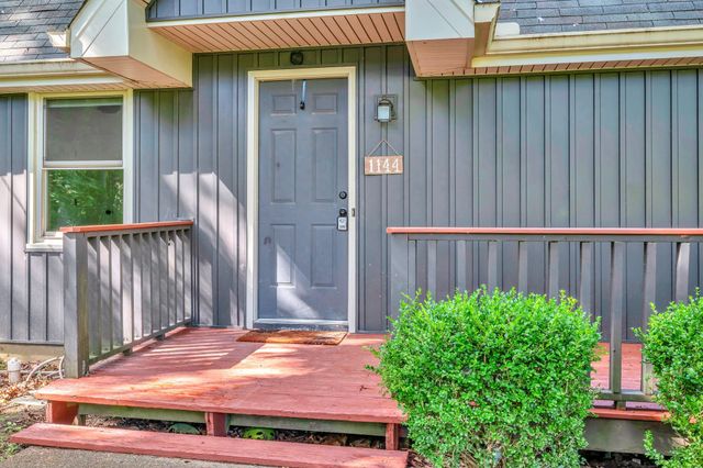 1144 Chestnut Dr, Burns, TN 37029