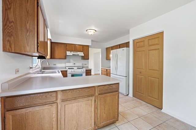 1153 Dovercliff Way, Crystal Lake, IL 60014