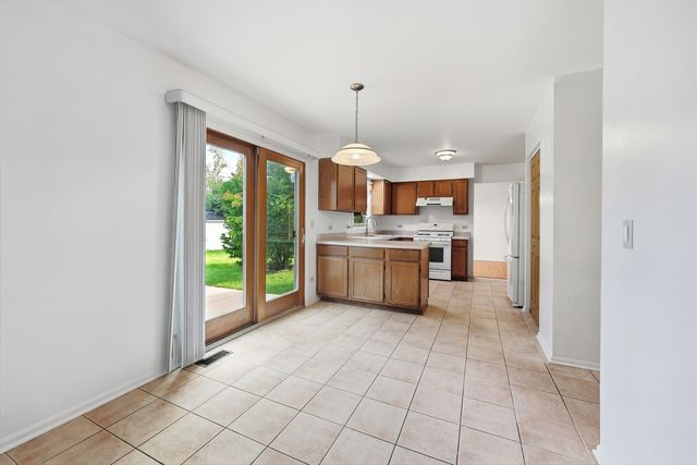 1153 Dovercliff Way, Crystal Lake, IL 60014