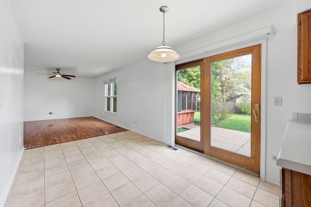 1153 Dovercliff Way, Crystal Lake, IL 60014