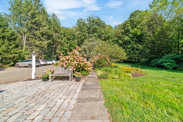 339 Main Street South, Woodbury, CT 06798