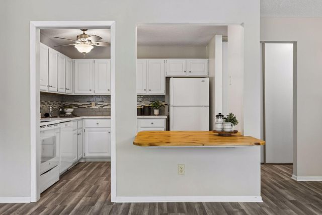 9701 Cimarron Trail, Minnetonka, MN 55305