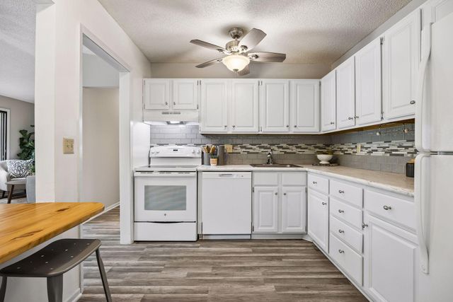 9701 Cimarron Trail, Minnetonka, MN 55305