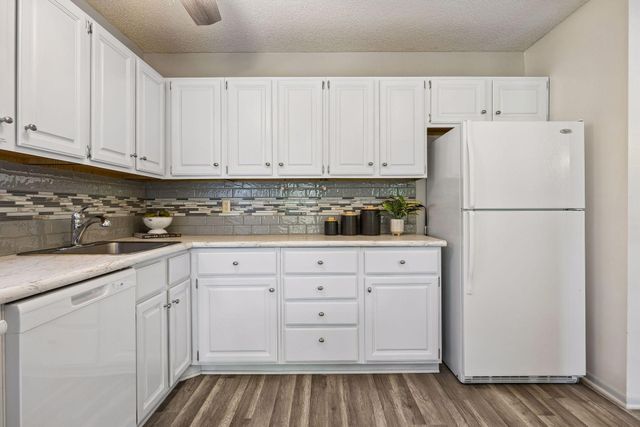 9701 Cimarron Trail, Minnetonka, MN 55305