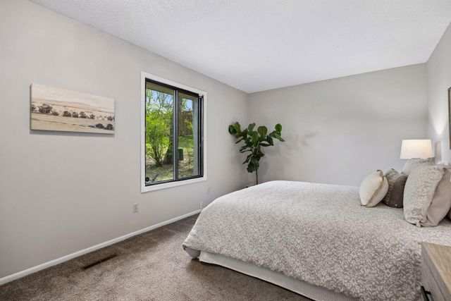 9701 Cimarron Trail, Minnetonka, MN 55305