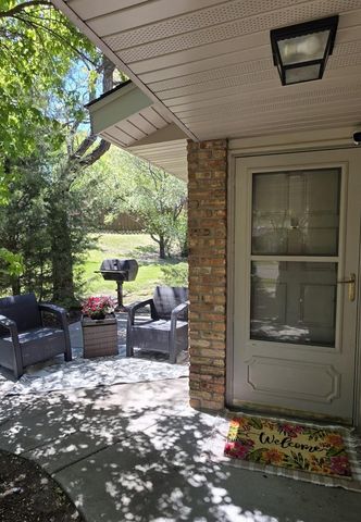 9701 Cimarron Trail, Minnetonka, MN 55305