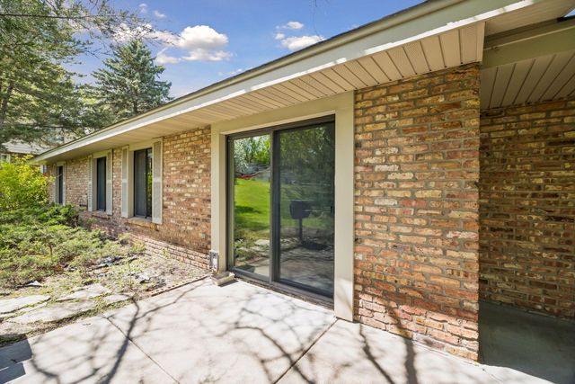 9701 Cimarron Trail, Minnetonka, MN 55305