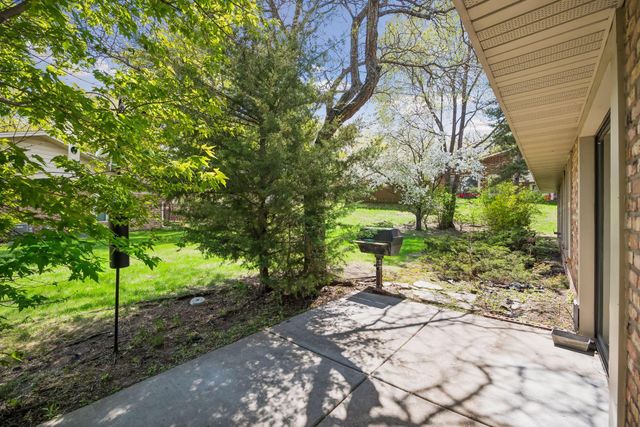 9701 Cimarron Trail, Minnetonka, MN 55305